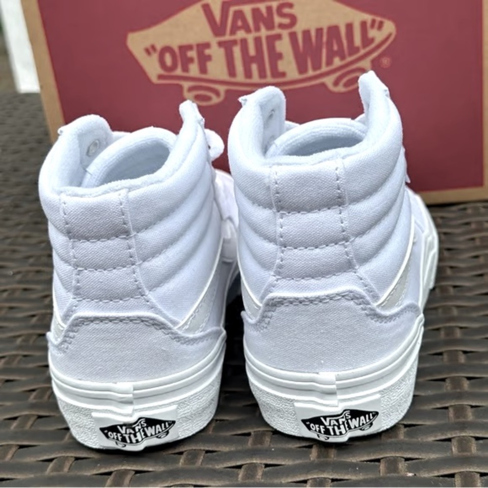 White high top vans- canvas, women’s 9, men’s 7.5 - Picture 9 of 11